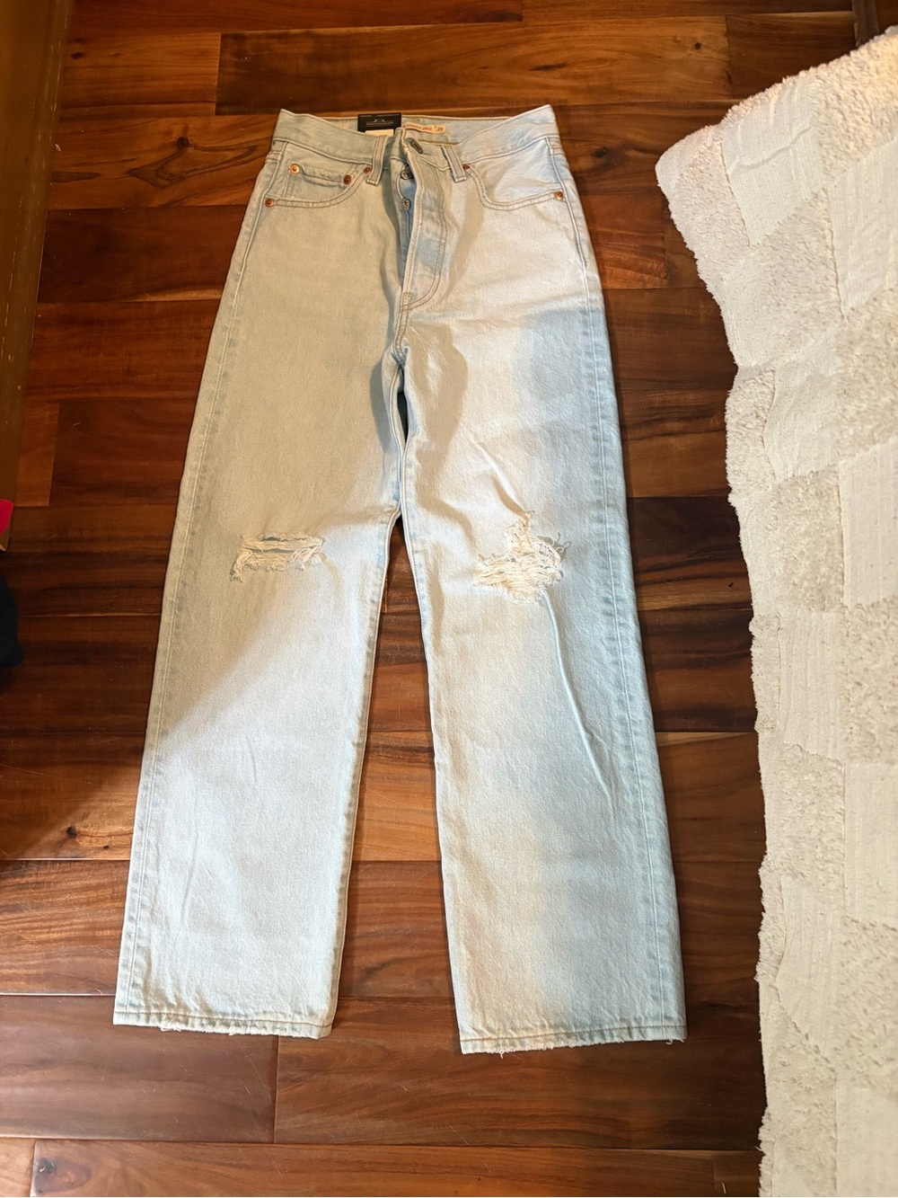 NWT Levi’s Ribcage Straight Ankle Jeans 25 Light Wash Distressed (312)
